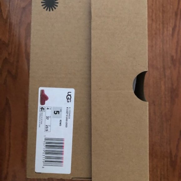 UGG Cozy II Suede Shearing Logo Slipper. Size: 7 - Picture 10 of 12